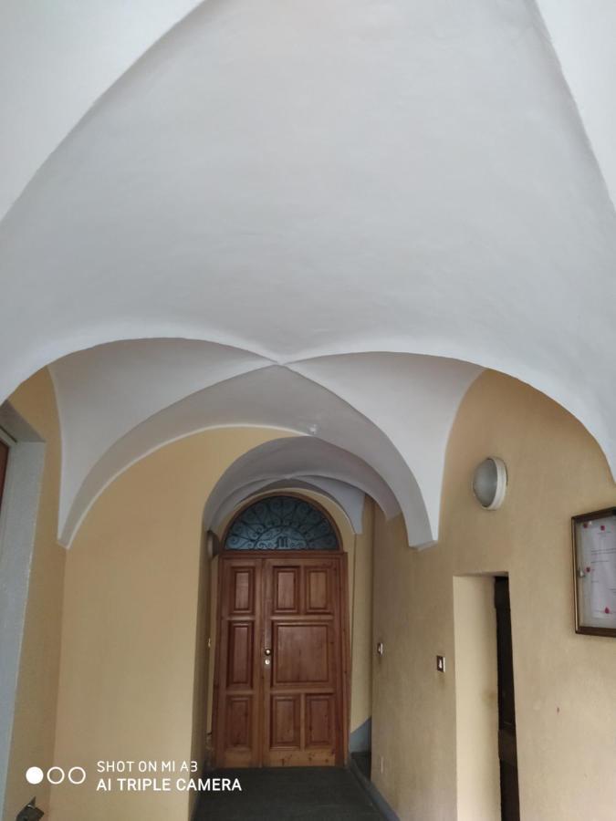 Un Oeil Sur La Cathedrale Lägenhet Aosta Exteriör bild